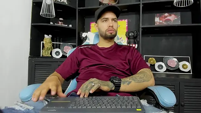 matteosantos online show from December 11, 11:32 am