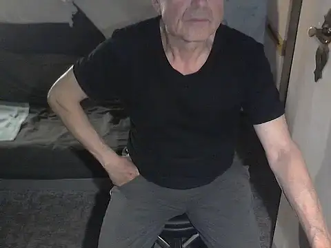 kiam471 online show from April 3, 8:38 pm