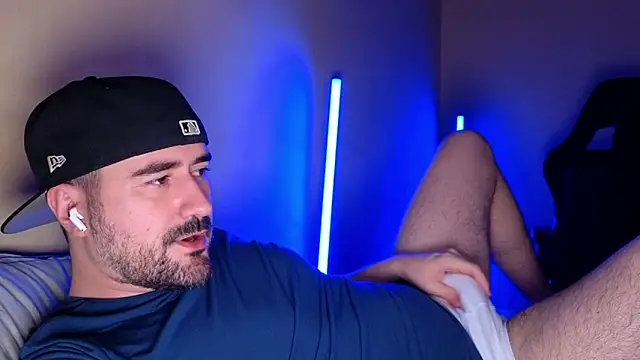 DominantTheo online show from April 29, 3:11 am