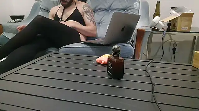 samlove1985 online show from June 19, 11:31 pm