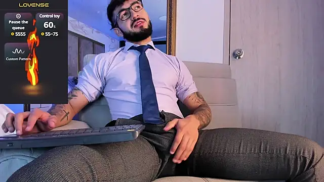 Snapshot of MarkWalker__ chatting on January 21, 11:18 am MarkWalker   online show from January 21, 11:18 am