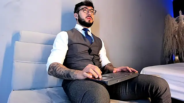 Snapshot of MarkWalker__ chatting on December 31, 10:26 am MarkWalker   online show from December 31, 10:26 am