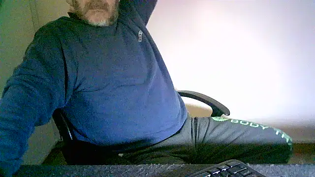 Snapshot of Greek_Passion chatting on March 2, 9:32 am Greek Passion online show from March 2, 9:32 am