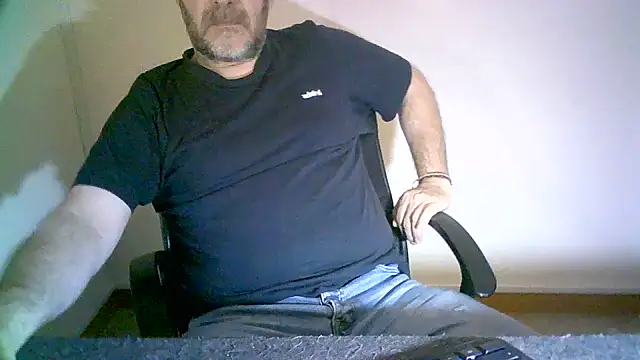 Snapshot of Greek_Passion chatting on March 15, 10:24 am Greek Passion online show from March 15, 10:24 am