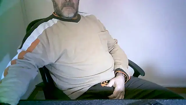 Snapshot of Greek_Passion chatting on March 22, 12:25 pm Greek Passion online show from March 22, 12:25 pm