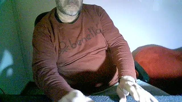 Snapshot of Greek_Passion chatting on December 15, 10:50 am Greek Passion online show from December 15, 10:50 am