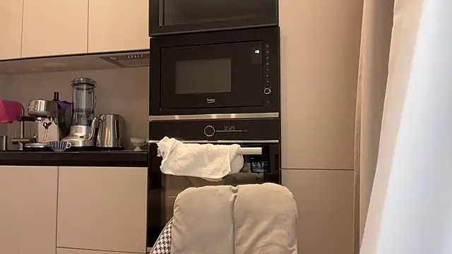 Bear bear  online show from April 7, 8:03 am