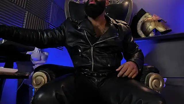 Snapshot of BeardAndrew chatting on October 26, 4:14 am BeardAndrew online show from October 26, 4:14 am
