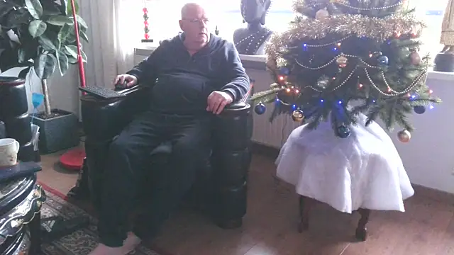 Exhib070 online show from December 17, 11:39 am