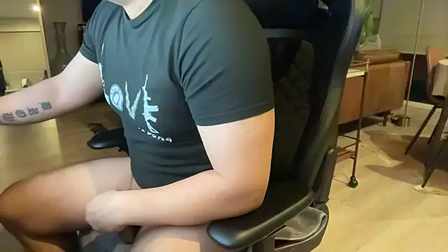 HungandThickLatin online show from January 26, 12:43 pm