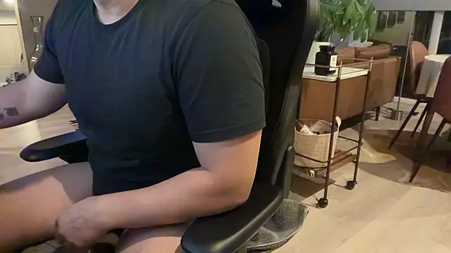 HungandThickLatin online show from January 22, 4:55 am