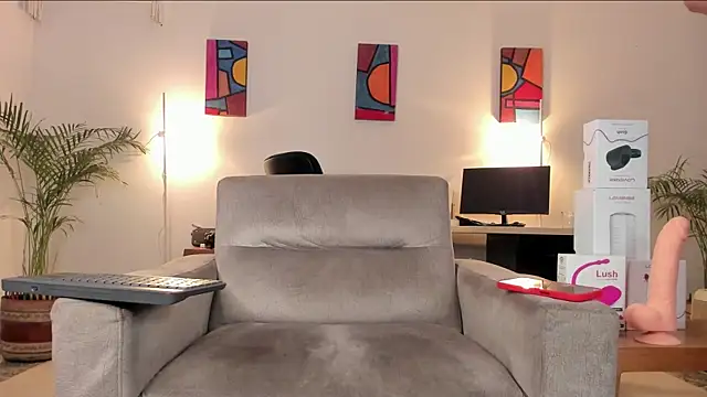 Snapshot of TatoKat chatting on February 18, 4:04 am TatoKat online show from February 18, 4:04 am