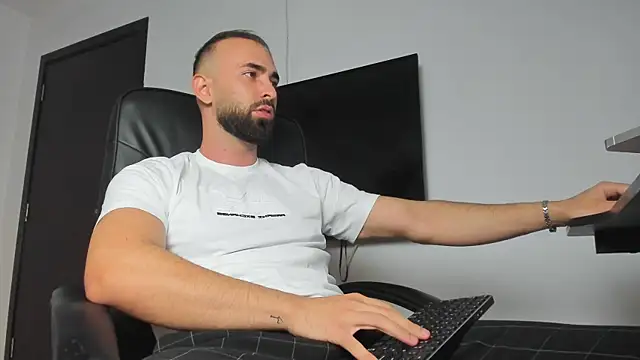 MichaelMasterss online show from September 30, 8:12 pm