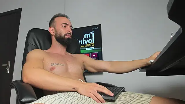 MichaelMasterss online show from October 7, 9:41 pm