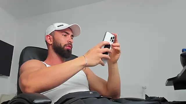 MichaelMasterss online show from December 30, 8:47 pm