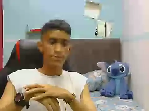 Angelstripboy online show from June 16, 9:50 pm
