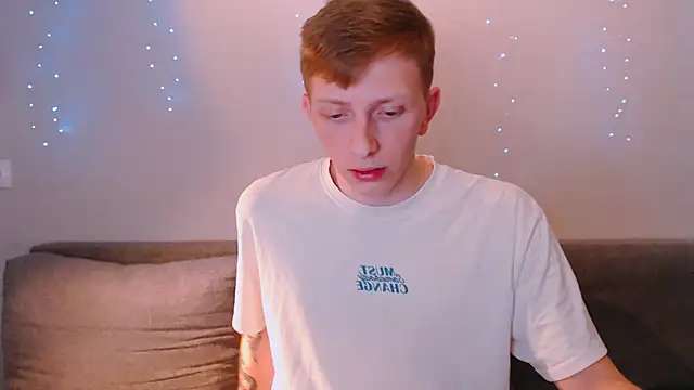 Snapshot of juliaanddima chatting on March 6, 9:31 pm juliaanddima online show from March 6, 9:31 pm