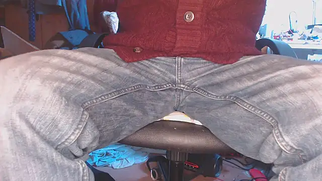 Snapshot of cullender@xh chatting on December 2, 1:44 pm cullenderxh online show from December 2, 1:44 pm