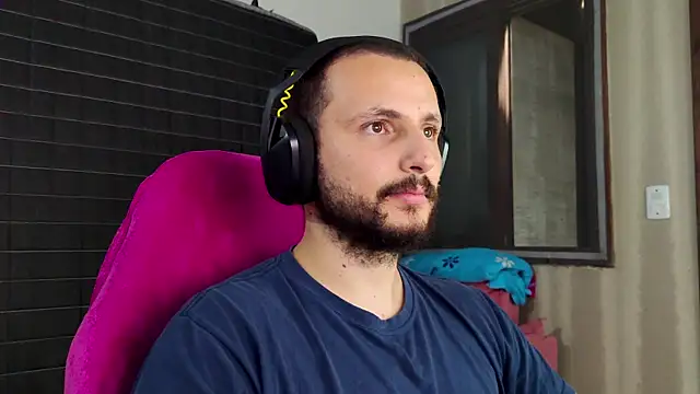 iurytx online show from February 14, 11:44 pm