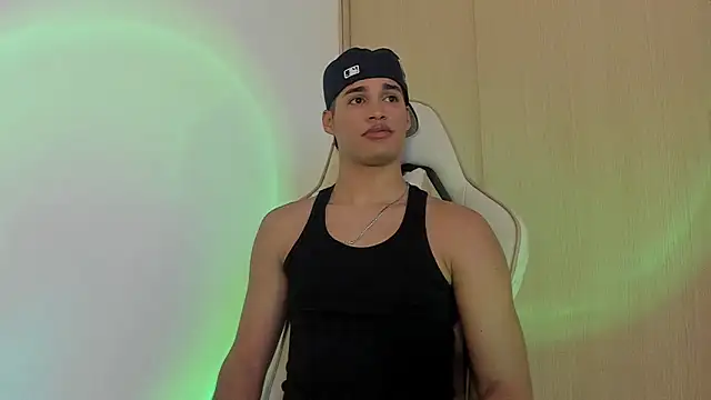 Snapshot of Jimmy_Leeh_ chatting on December 13, 10:55 pm Jimmy Leeh  online show from December 13, 10:55 pm