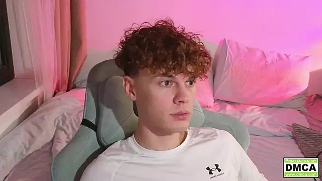 Snapshot of cute_thomas chatting on October 4, 10:25 pm cute thomas online show from October 4, 10:25 pm