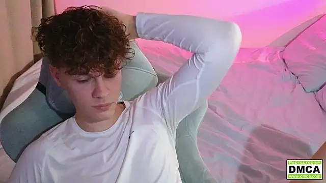 Snapshot of cute_thomas chatting on October 16, 7:44 pm cute thomas online show from October 16, 7:44 pm