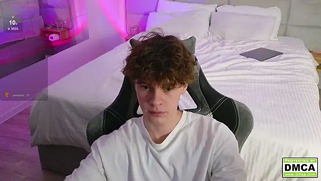 Snapshot of cute_thomas chatting on December 7, 1:04 am cute thomas online show from December 7, 1:04 am