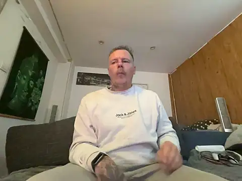 Snapshot of steveindahouse chatting on October 19, 3:15 pm steveindahouse online show from October 19, 3:15 pm