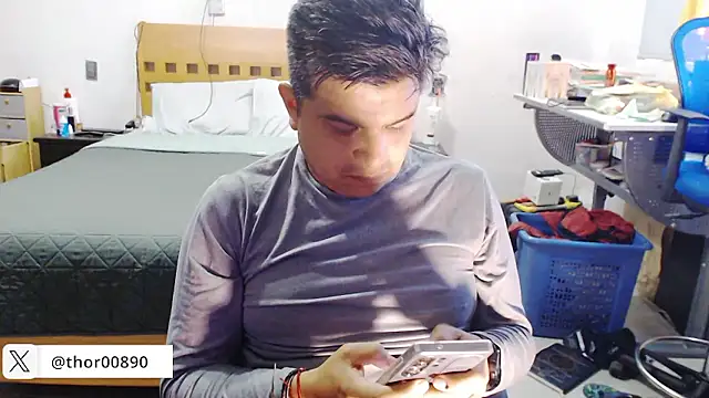 thor000089 online show from January 12, 5:06 pm