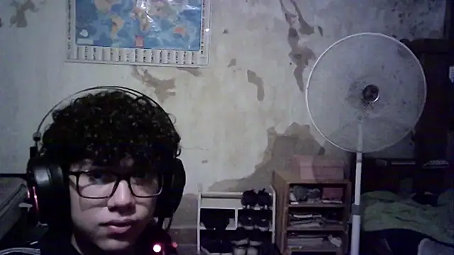 Snapshot of Emv2 chatting on December 25, 5:48 am Emv2 online show from December 25, 5:48 am