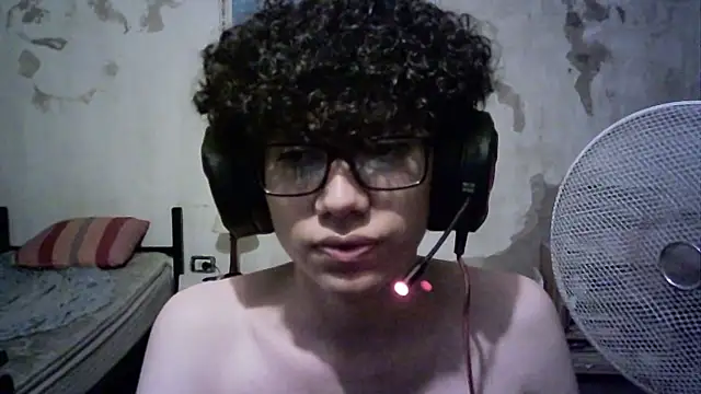 Snapshot of Emv2 chatting on February 26, 5:31 am Emv2 online show from February 26, 5:31 am