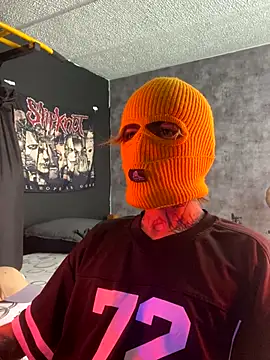 Snapshot of AcidMilo chatting on October 21, 6:00 pm AcidMilo online show from October 21, 6:00 pm