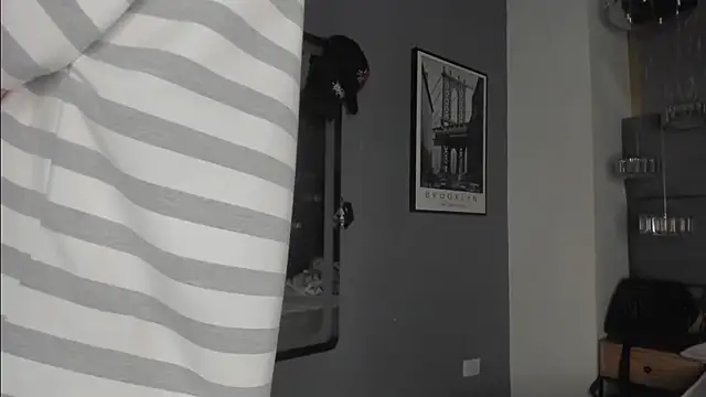 Snapshot of AcidMilo chatting on December 22, 12:49 pm AcidMilo online show from December 22, 12:49 pm