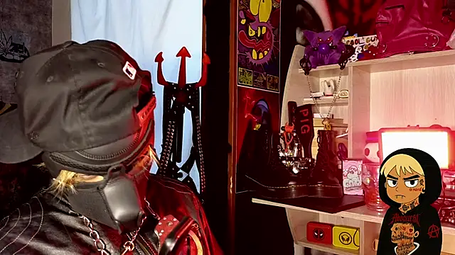 Snapshot of AcidMilo chatting on October 12, 10:15 pm AcidMilo online show from October 12, 10:15 pm