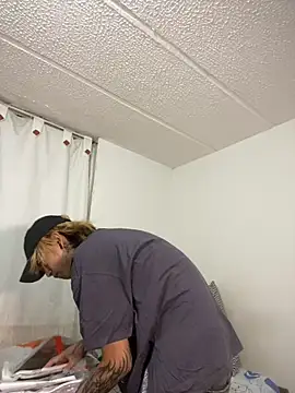 Snapshot of AcidMilo chatting on October 2, 11:20 pm AcidMilo online show from October 2, 11:20 pm