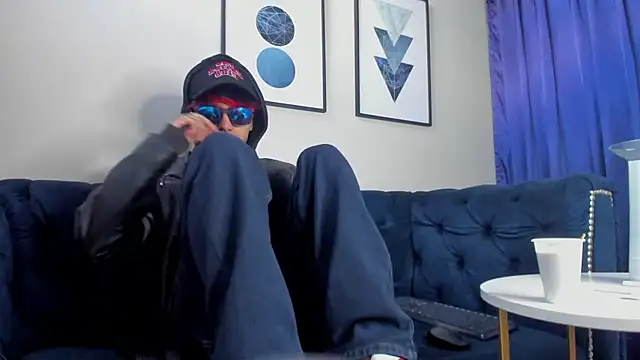 Snapshot of AcidMilo chatting on December 30, 1:36 pm AcidMilo online show from December 30, 1:36 pm