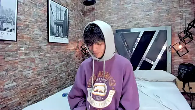 Snapshot of AcidMilo chatting on December 17, 12:11 pm AcidMilo online show from December 17, 12:11 pm