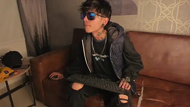 Snapshot of AcidMilo chatting on December 12, 5:42 am AcidMilo online show from December 12, 5:42 am