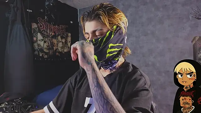 Snapshot of AcidMilo chatting on October 14, 12:17 am AcidMilo online show from October 14, 12:17 am