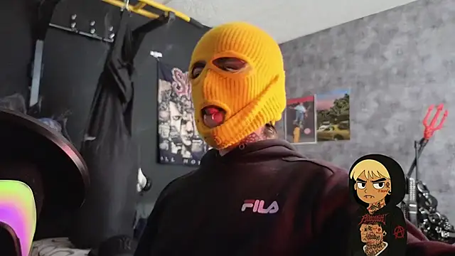 Snapshot of AcidMilo chatting on October 28, 7:38 pm AcidMilo online show from October 28, 7:38 pm