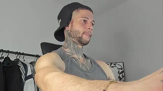 Snapshot of _jamesleandros1 chatting on October 9, 10:58 pm  jamesleandros1 online show from October 9, 10:58 pm