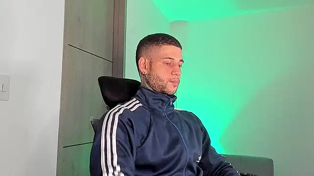  jamesleandros1 online show from April 23, 3:22 am