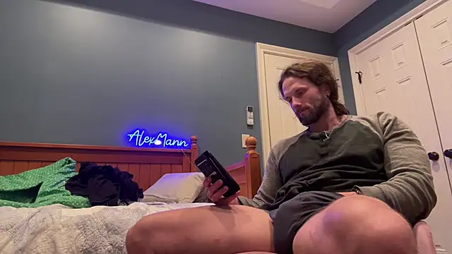 Snapshot of alexmannd chatting on December 17, 3:50 am alexmannd online show from December 17, 3:50 am