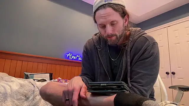 Snapshot of alexmannd chatting on February 27, 2:21 pm alexmannd online show from February 27, 2:21 pm