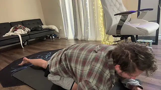 Snapshot of alexmannd chatting on October 16, 5:43 pm alexmannd online show from October 16, 5:43 pm