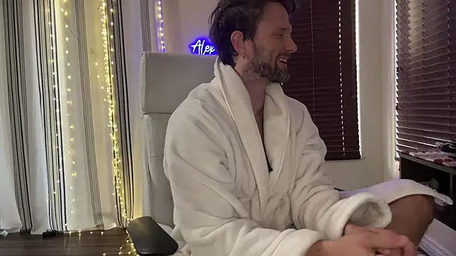 Snapshot of alexmannd chatting on October 3, 4:12 pm alexmannd online show from October 3, 4:12 pm