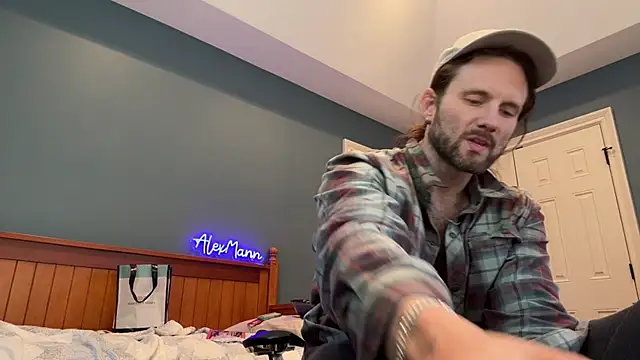 Snapshot of alexmannd chatting on February 24, 2:48 pm alexmannd online show from February 24, 2:48 pm