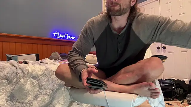 Snapshot of alexmannd chatting on February 28, 4:21 am alexmannd online show from February 28, 4:21 am