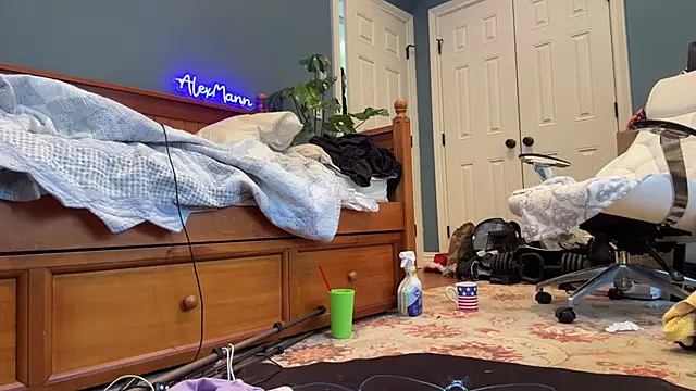 Snapshot of alexmannd chatting on February 7, 2:26 pm alexmannd online show from February 7, 2:26 pm