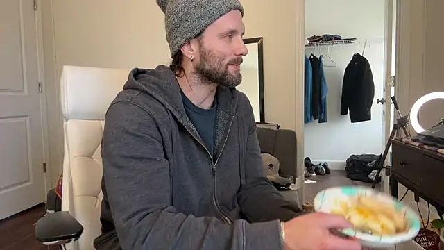 Snapshot of alexmannd chatting on January 22, 2:46 pm alexmannd online show from January 22, 2:46 pm